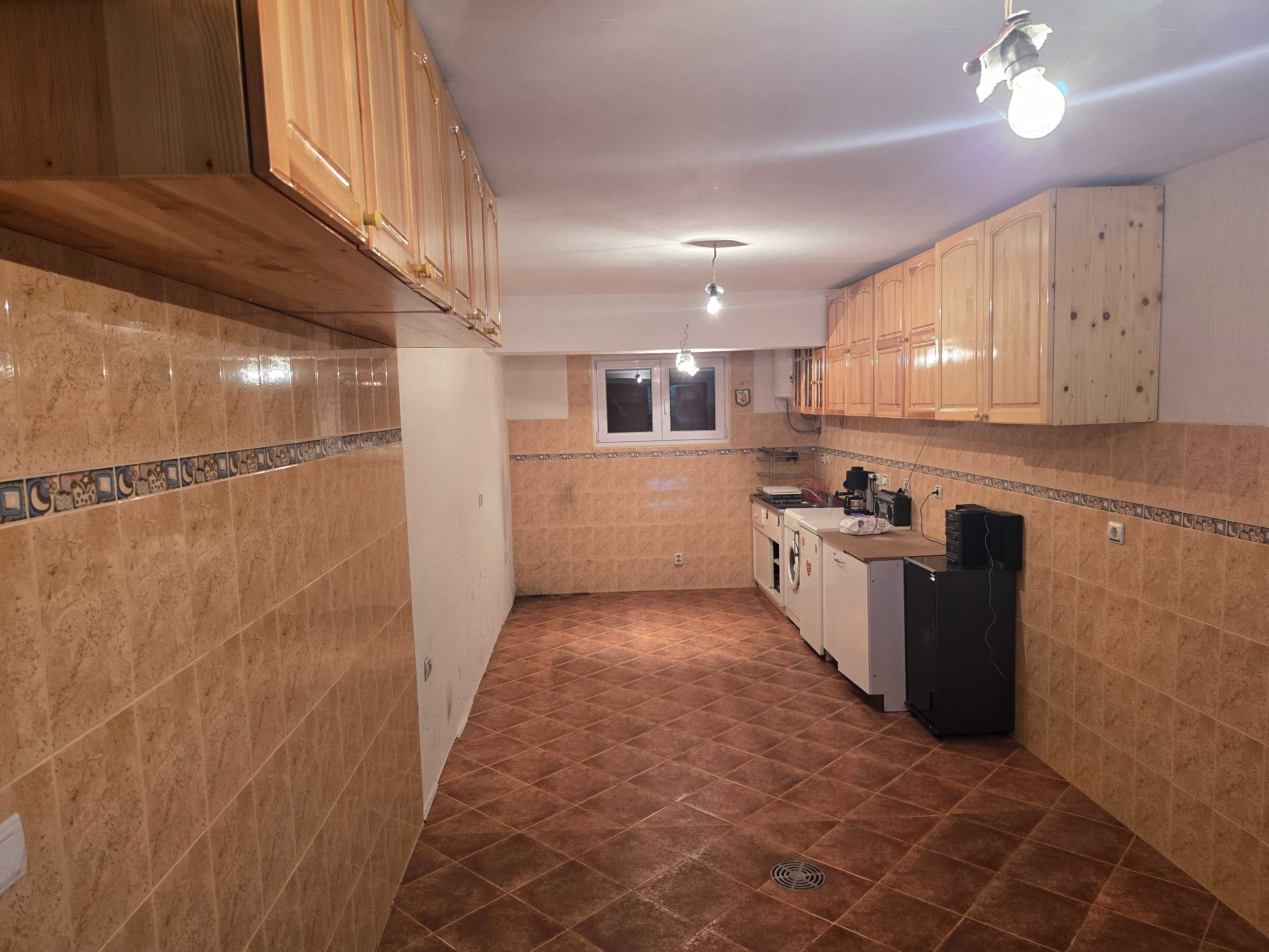 Продавам гараж в кв. Карпузица, София