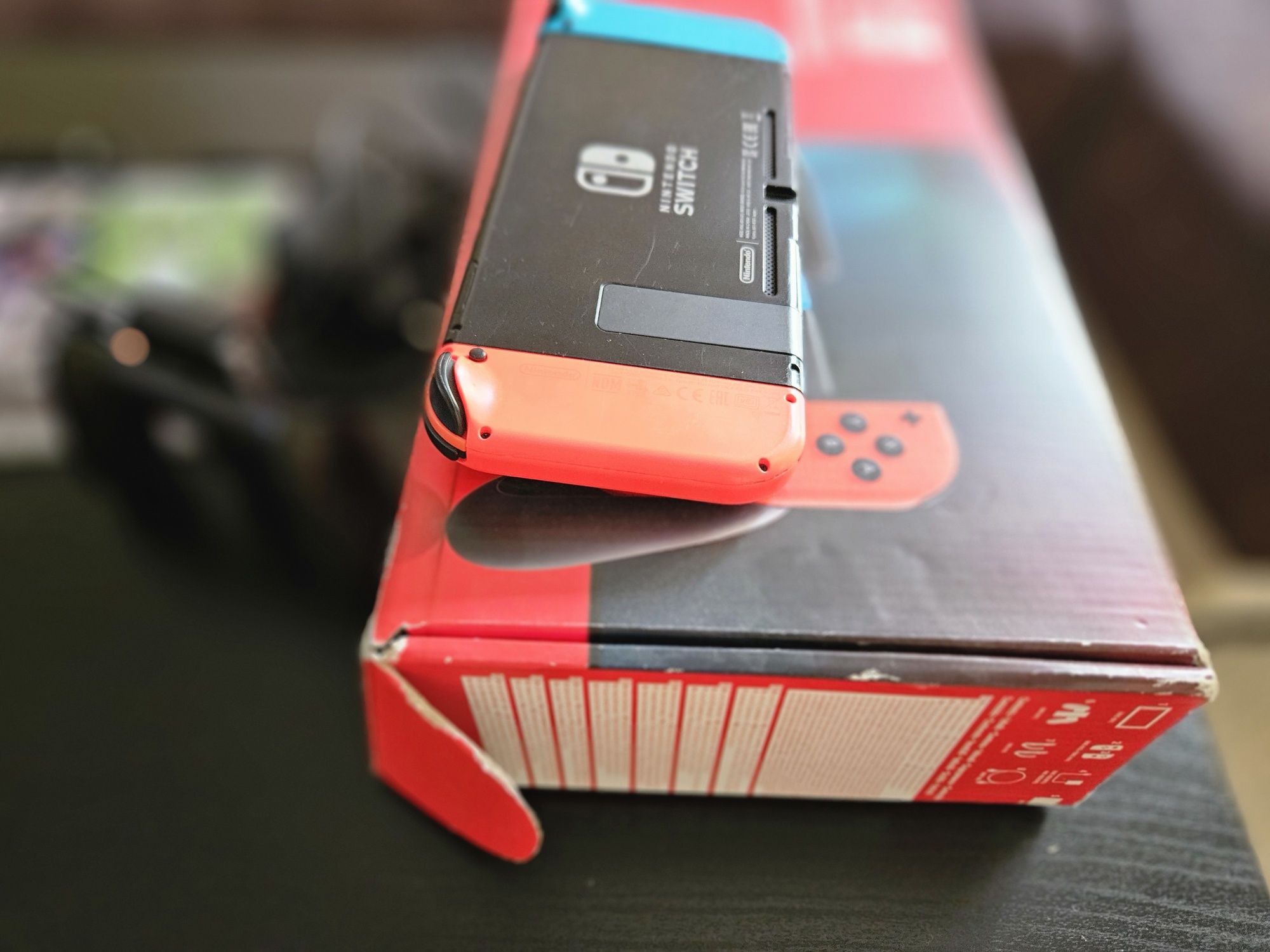 Продавам NINTENDO SWITCH +игри