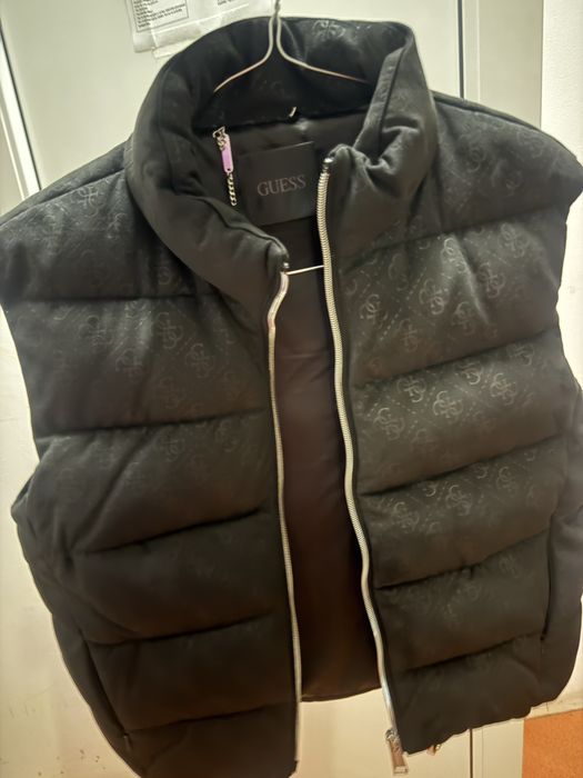 Vesta Guess originala neagra masura M. Cumparata recent si nepurtata