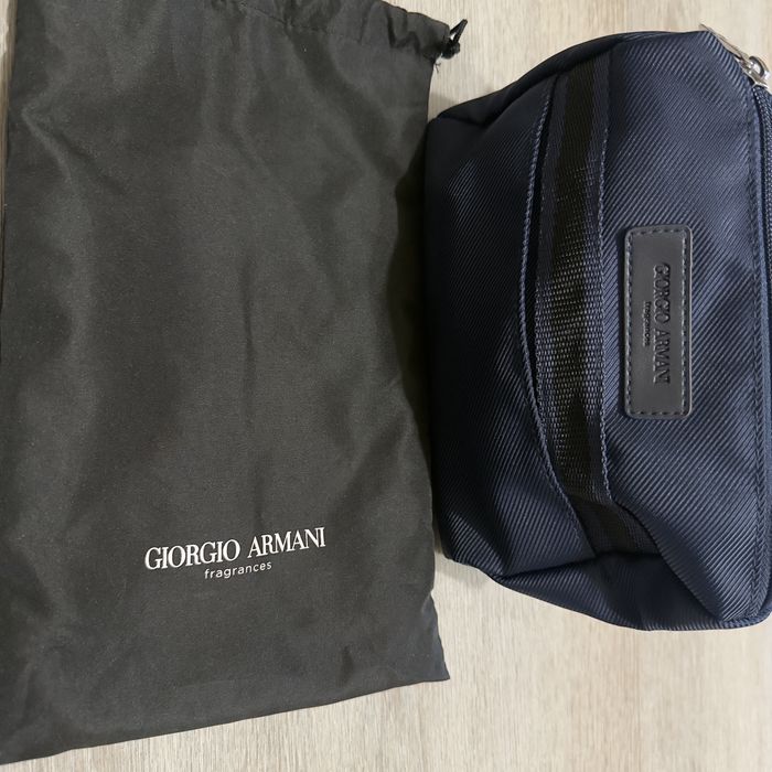 Giorgio Armani Beauty Clutch – чисто нов, с калъф и плик