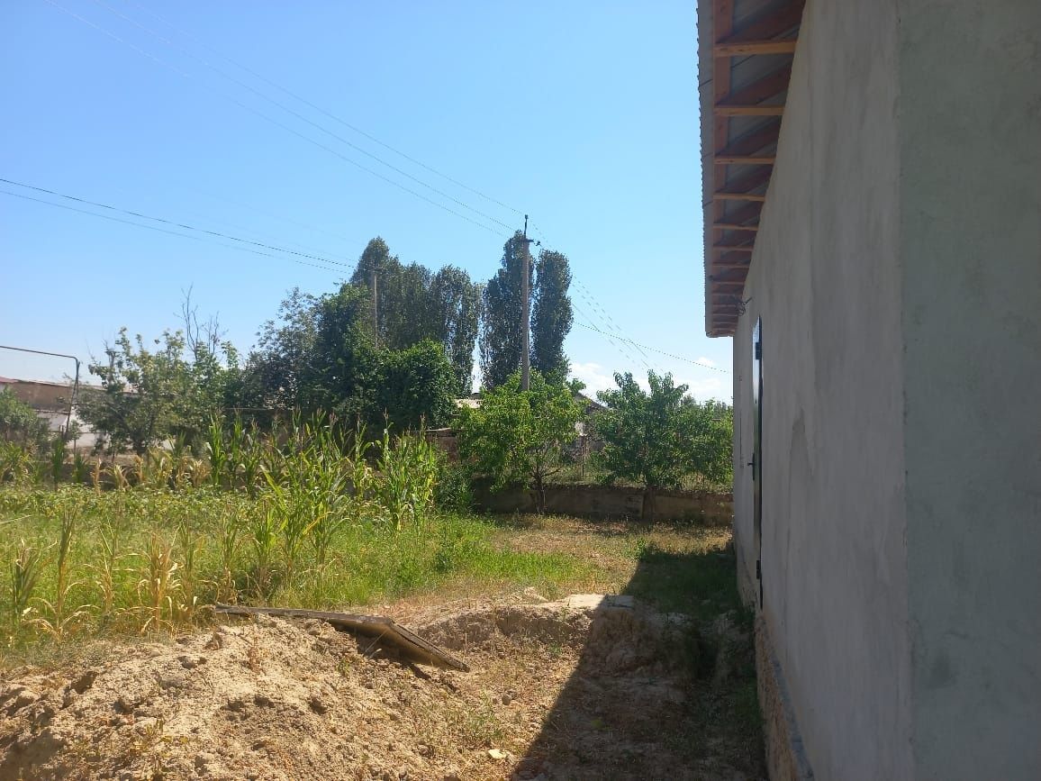Uchastka sotiladi 6 sotix, 3 xonali 2023 yil qurilgan, kodastr tayyor