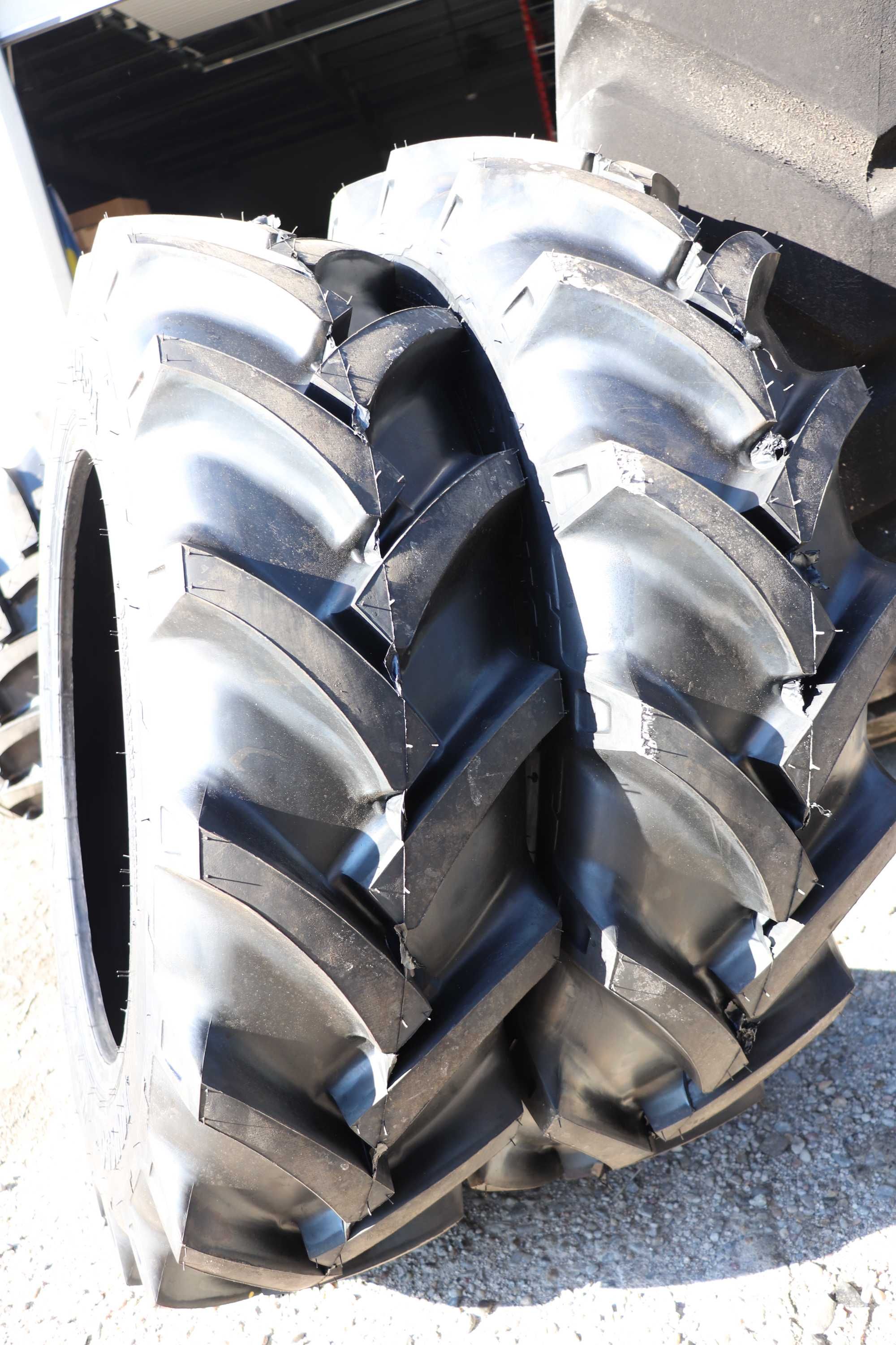 Anvelope pentru TRACTOR 11.2-24 marca OZKA cu 8PLY cauciucuri noi
