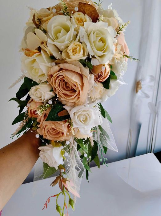 Lumânări nuntă/botez, buchete mireasă/nașă, cocarde , brățări de nuntă