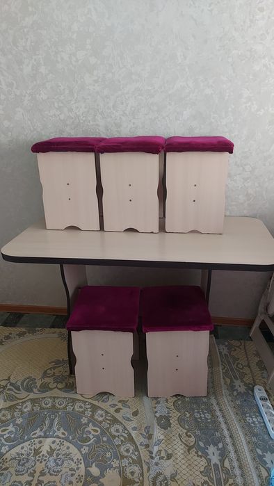 Стол 5 стульямен сатылады