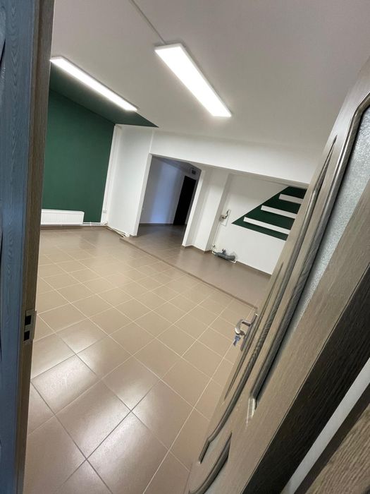 Inchiriez camera salon