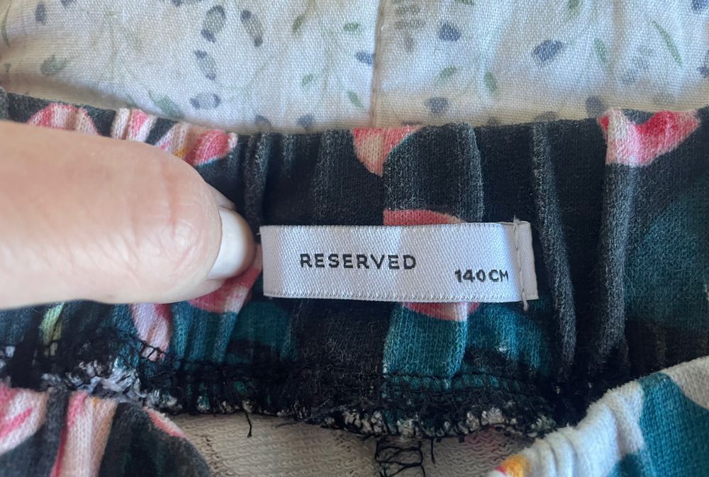 Спортен комплект RESERVED за момиче - размер 140-146см.