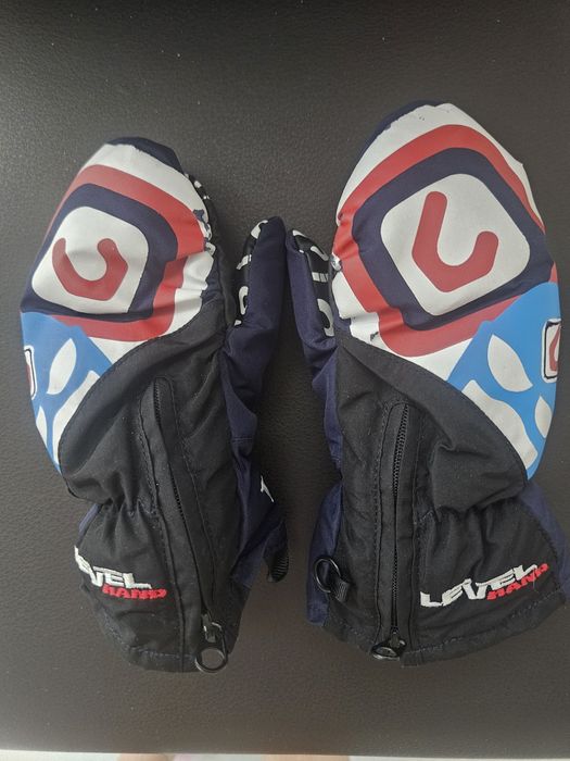 Космонавче за 18 месеца момиче и ръкавички