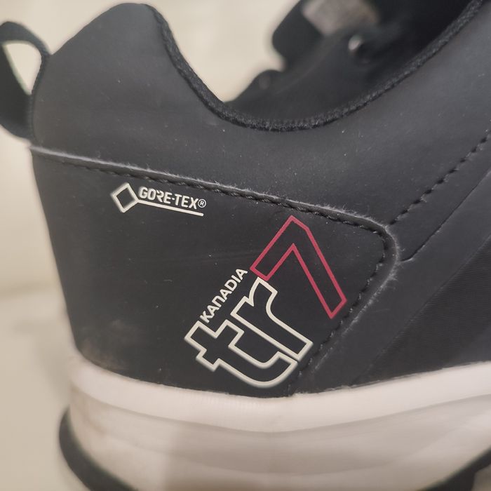 Adidas Nr 43 ⅓ Terrex Goretex asics Nike brooks