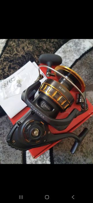 Vând mulineta pescuit somn staționar/spinning greu Daiwa Bg 8000