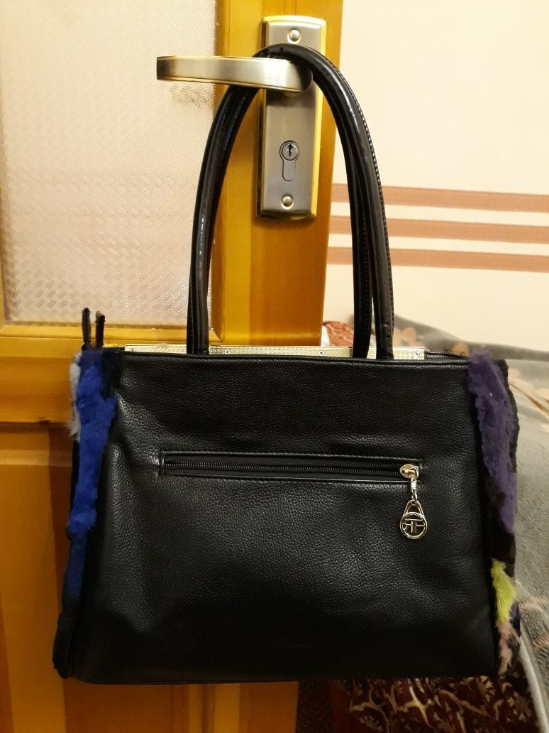 Новая кожаная сумка с красивой натуральной овчинкой,35см×28см.