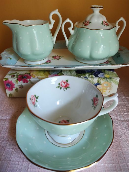 Нов сет за кафе/чай Royal Albert Polka Rose
