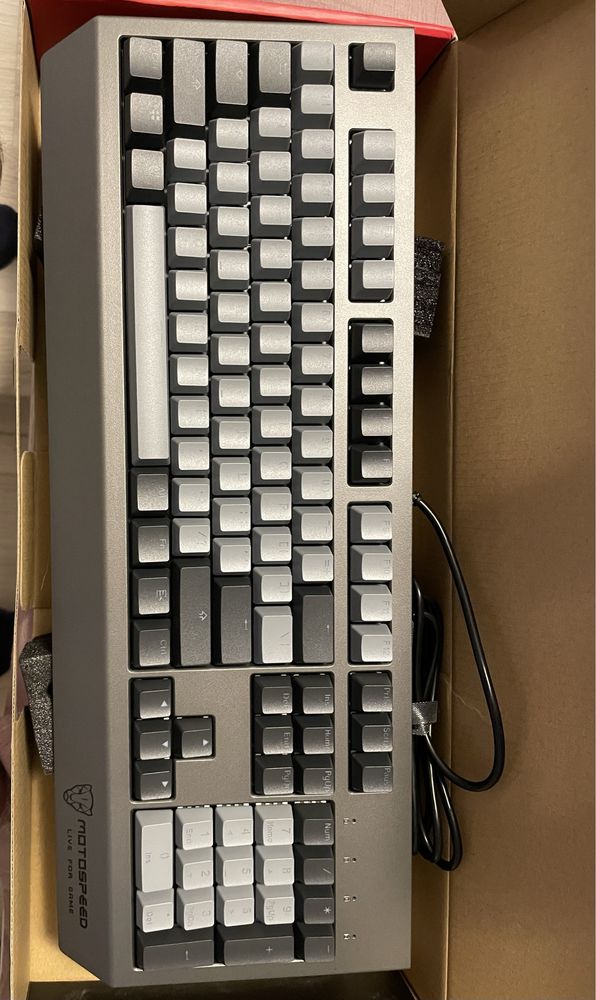 Tastatura Gaming Motospeed CK99 cu iluminare Led.