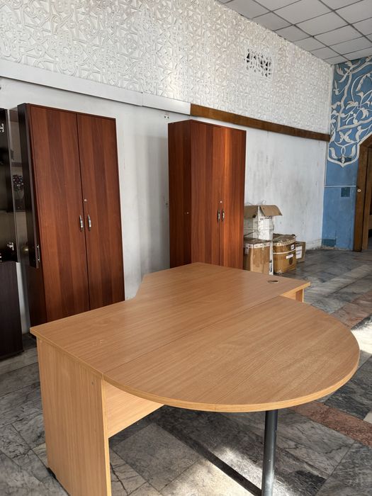 Офисная мебель в хорошем состоянии