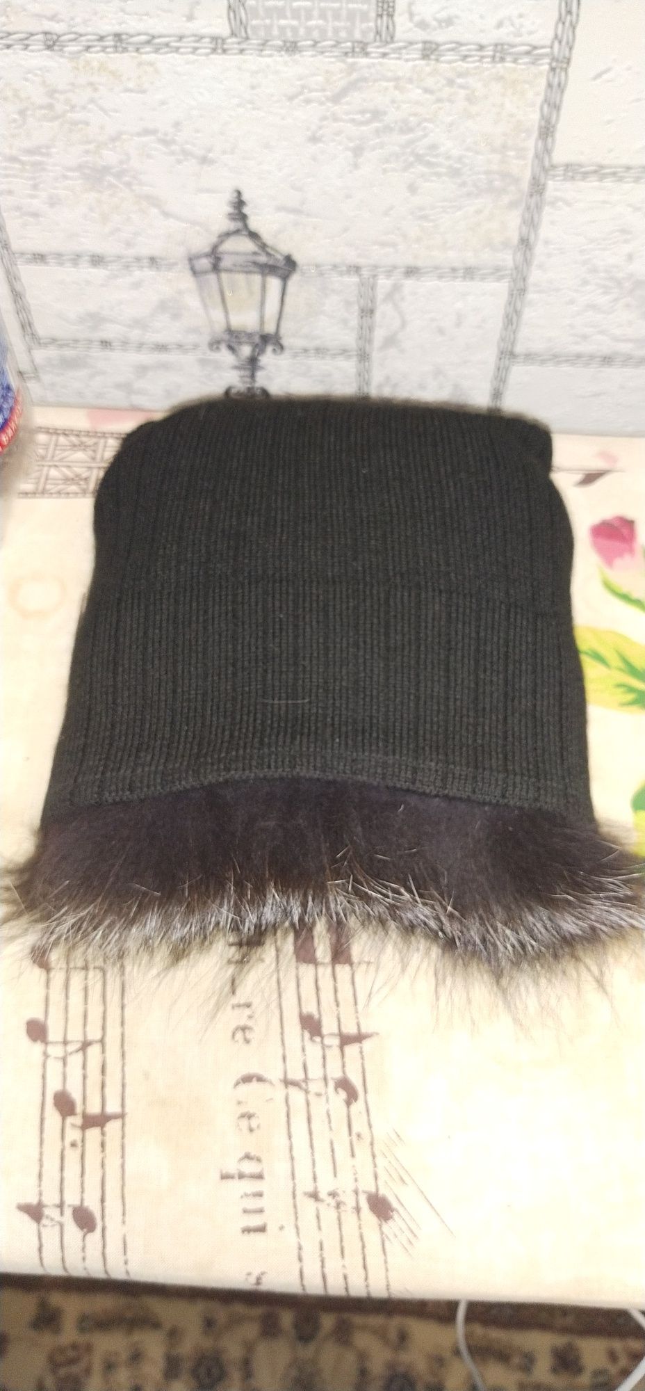 Продам зимние женские шапки: чернобурка и мохеровая