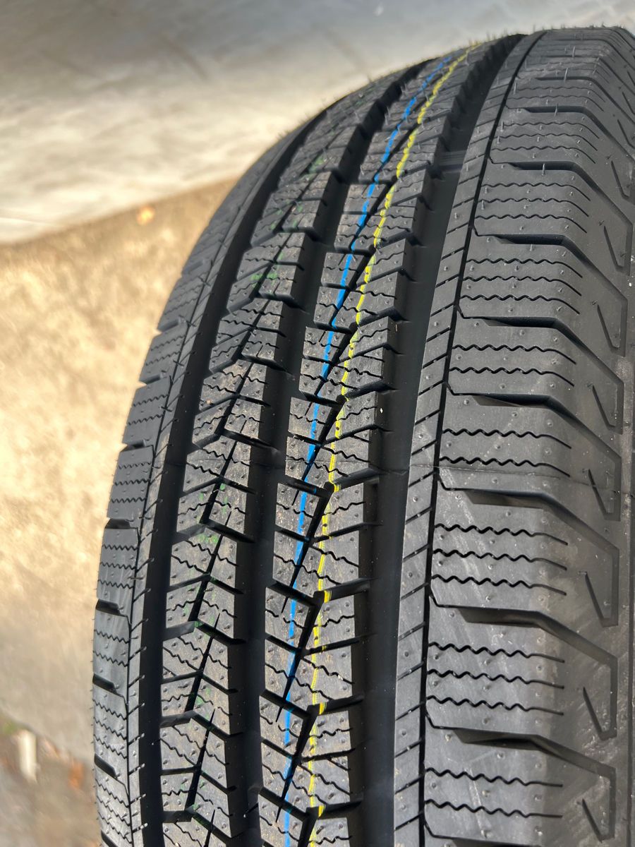 Нови зимни гуми TRACMAX 205/75 R16C 110/108R  за бус