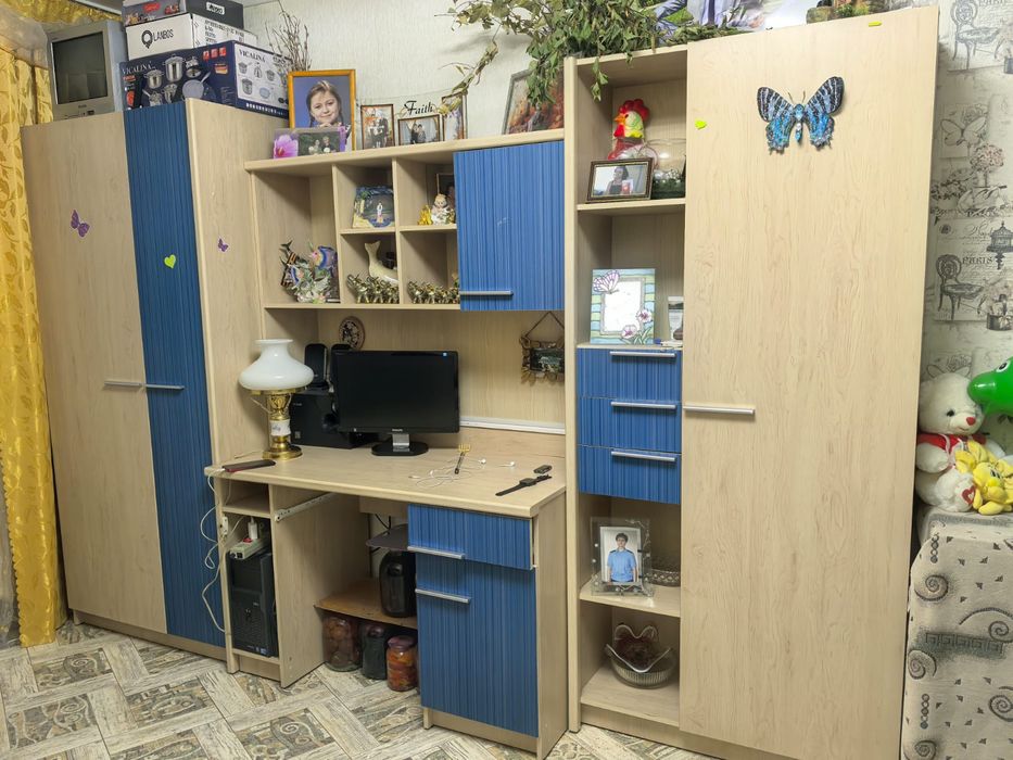 Продам стенку в хорошем состоянии . длина 3 метра, высота 1.96