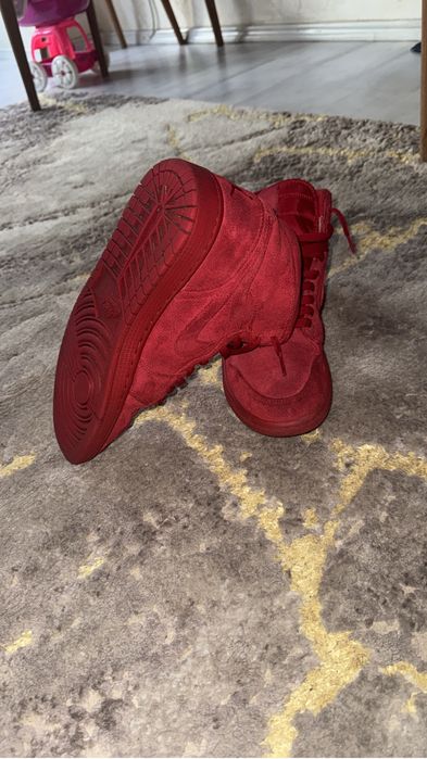 Jordan 1 red sueden