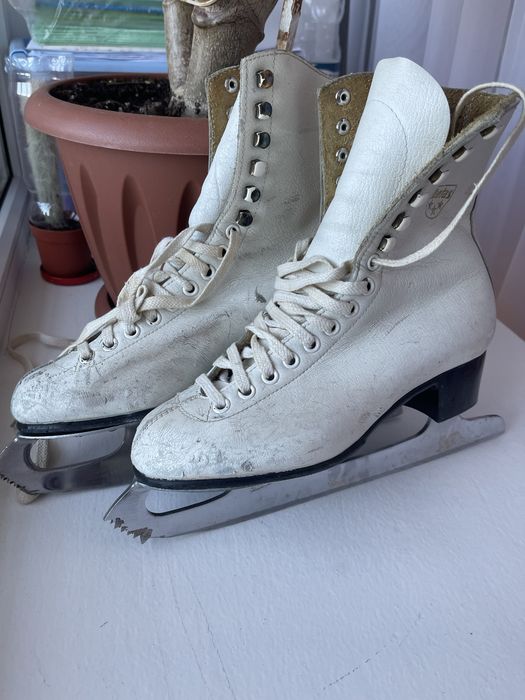 Коньки фигурные р/р 36,5