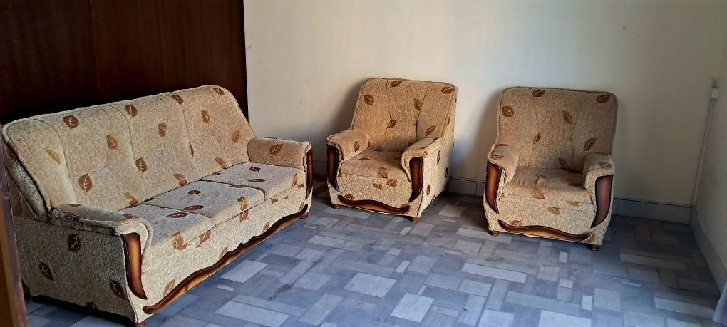 Продойотся мяахкий мебел диван кресло в идеальном состяании