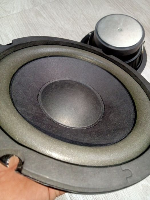 Продам калонки 16.5см в отличном состоянии.