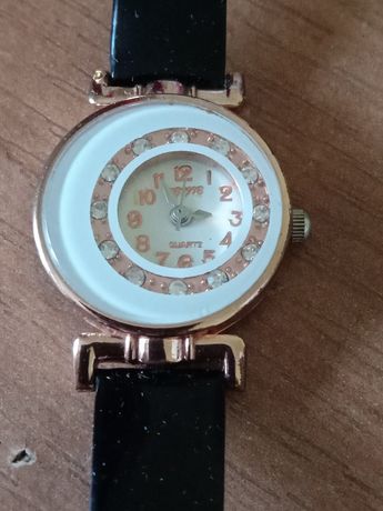 Женские часы . 1500 т.