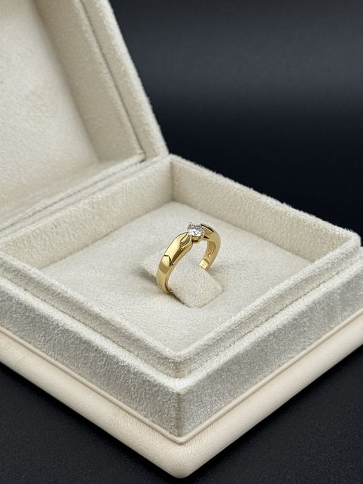 Chaumet золотое с бриллиантом