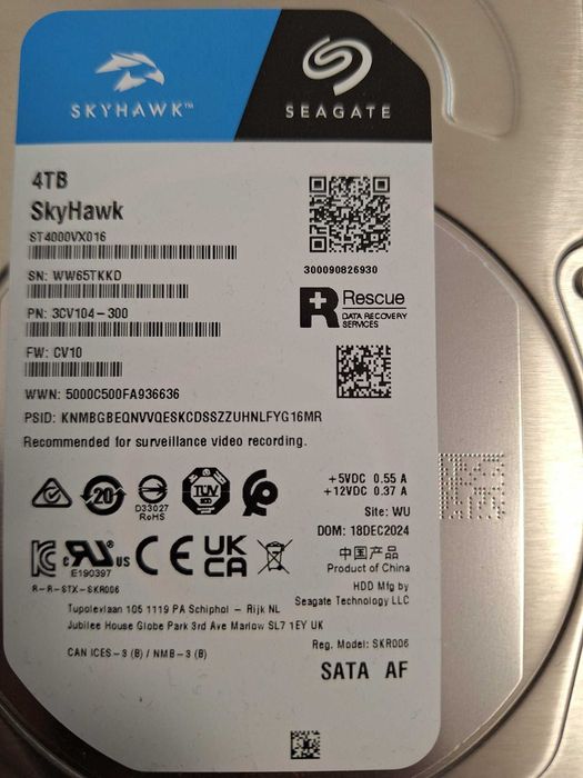 Vând sistem complet de supraveghere Hikvision, folosit doar 2 luni,.