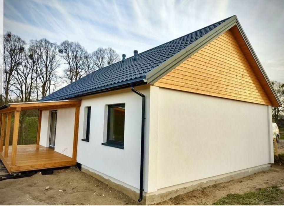 Vand case modulare învelite cu panouri sandwich