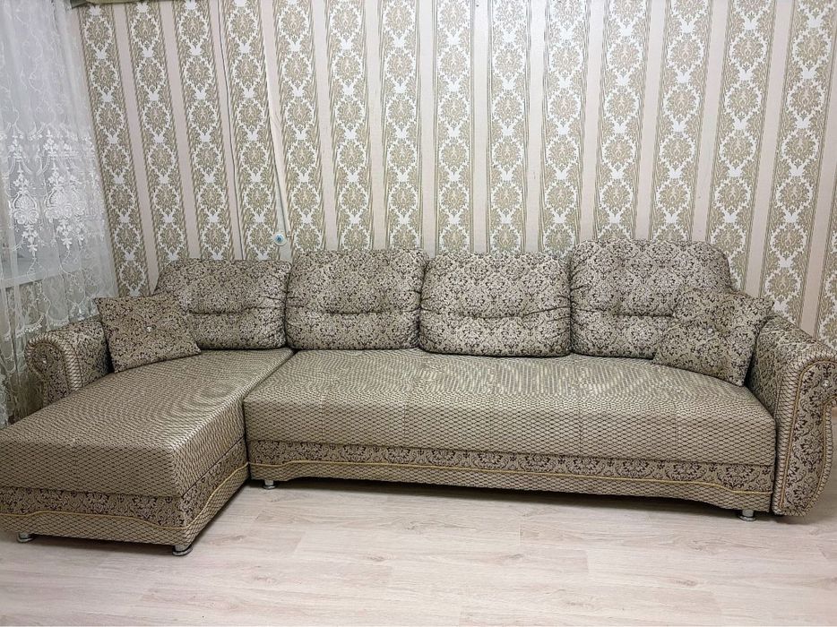 Продам диван угловой