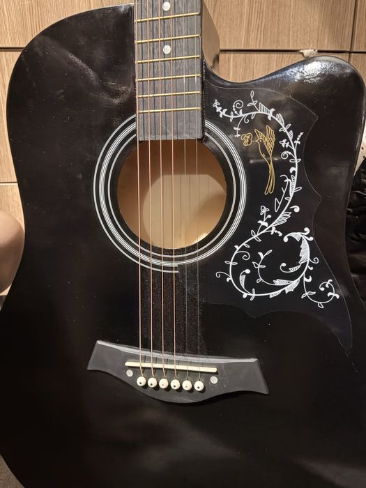 Продаётся классическая гитара