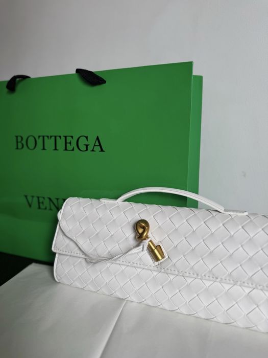 Bottega Veneta бяла чанта чисто нова