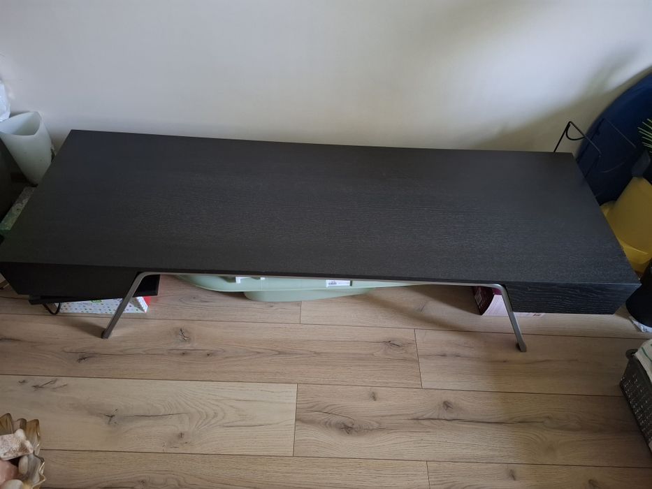 Vand masa, comoda living este ikea model mai vechi,