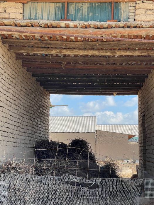 Участка сотилади ( аэропротда, хавоси тоза ва тинч жойда )