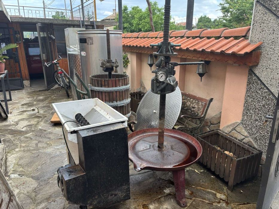 Съдове за вино, внос от Италия