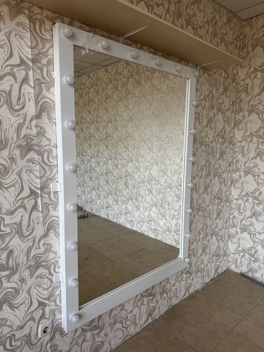 Продается зеркало с подсветкой