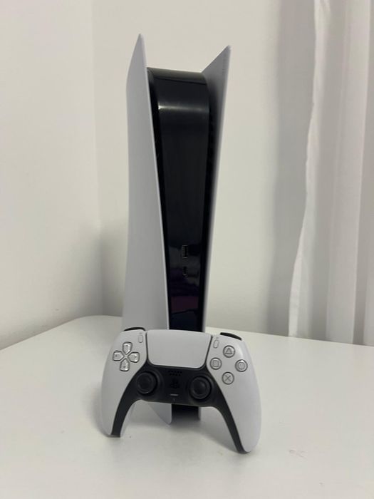 Vând PlayStation 5