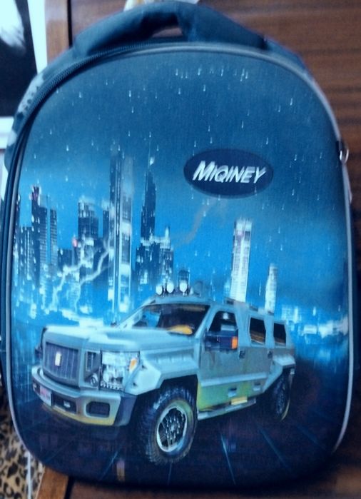 Рюкзак для мальчика,в хорошем состоянии,за обе рюкзака 3500тг.