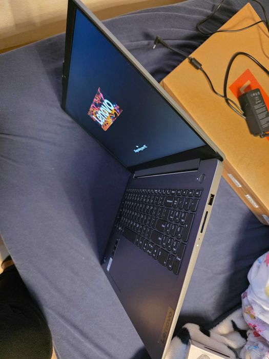 Laptop IdeaPad Slim 3 15IRH8