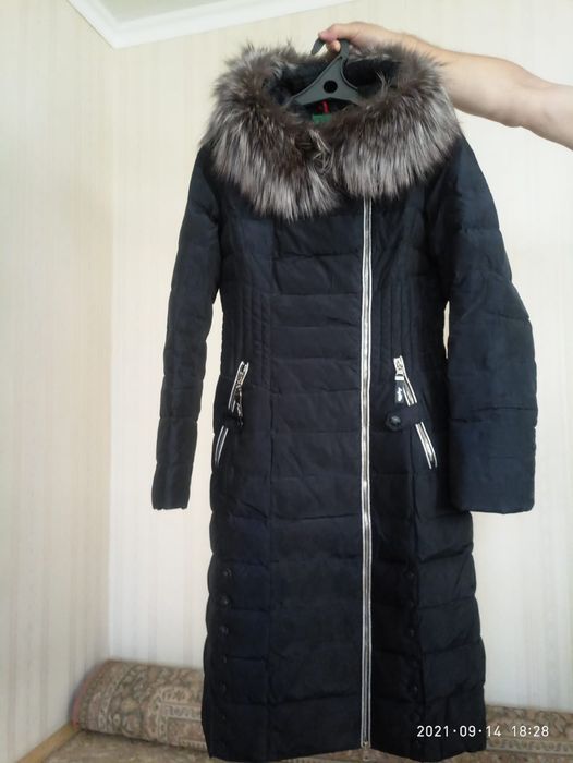 продам зимний пуховик в отличном состоянии