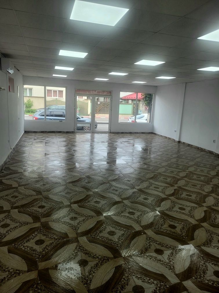 De închiriat spațiu comercial