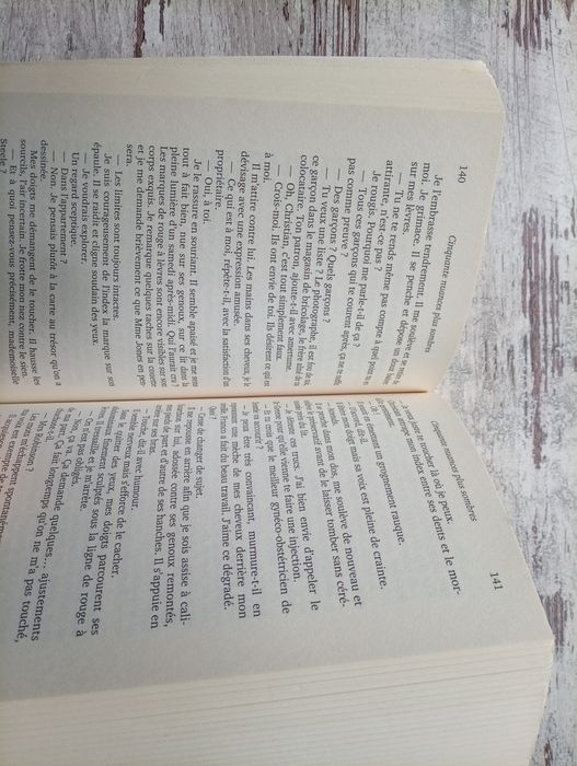 Книга 50 нюанса по- тъмно на френски език