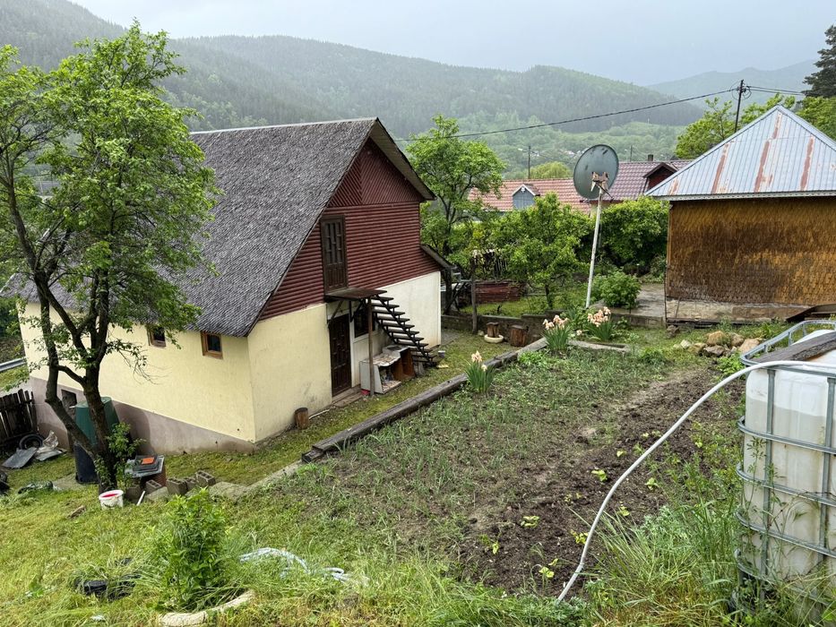 Casa de vanzare 2000mp Tulnici