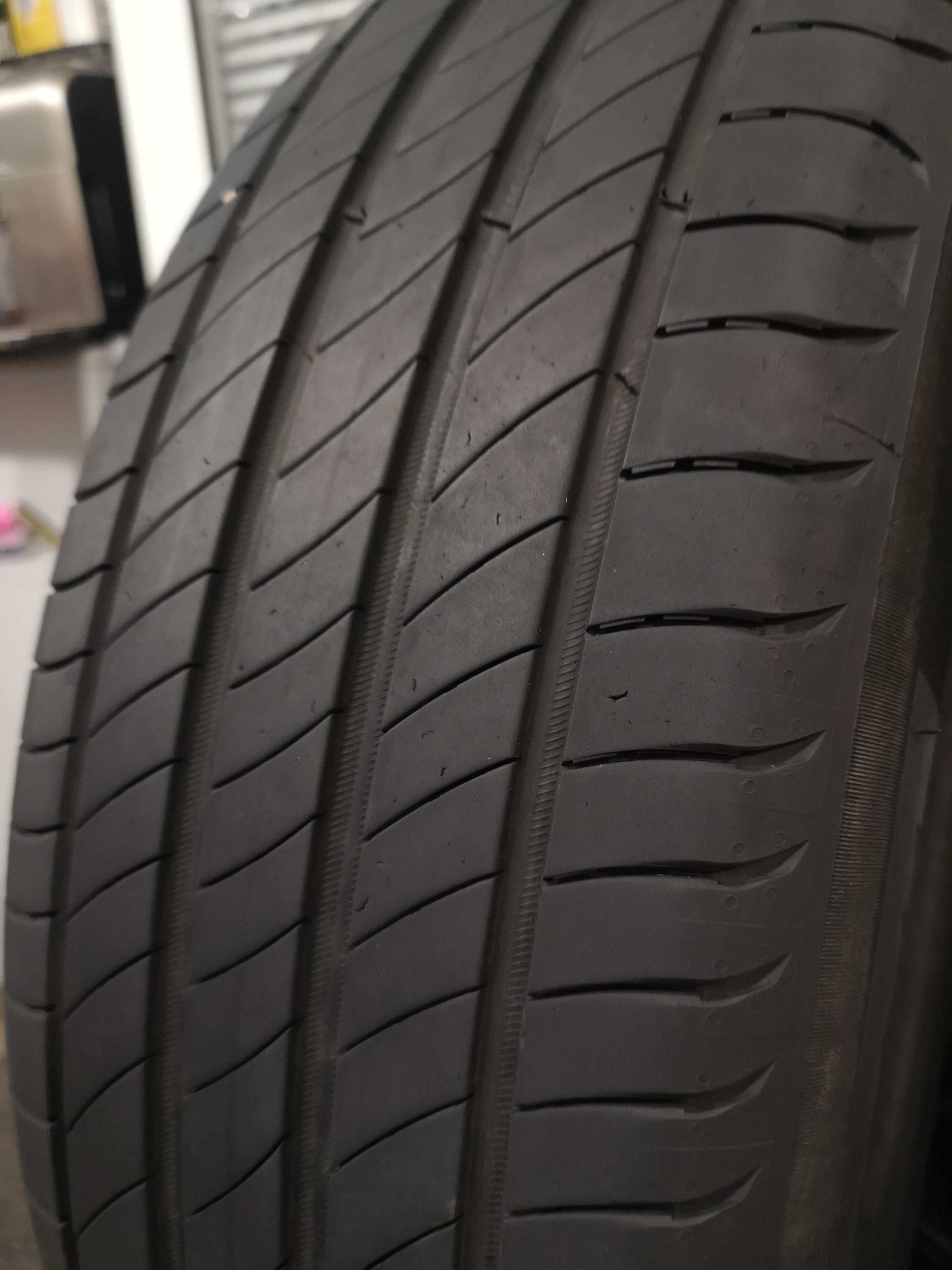 4бр 215/65/17 MICHELIN 6,5мм грайфер дот:21г +++