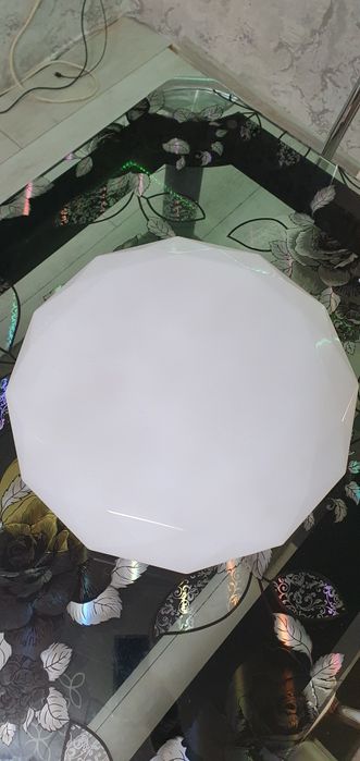 Продавам лед плафон