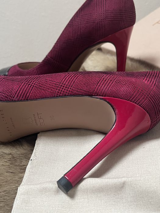 Pantofi stiletto, Pura Lopez