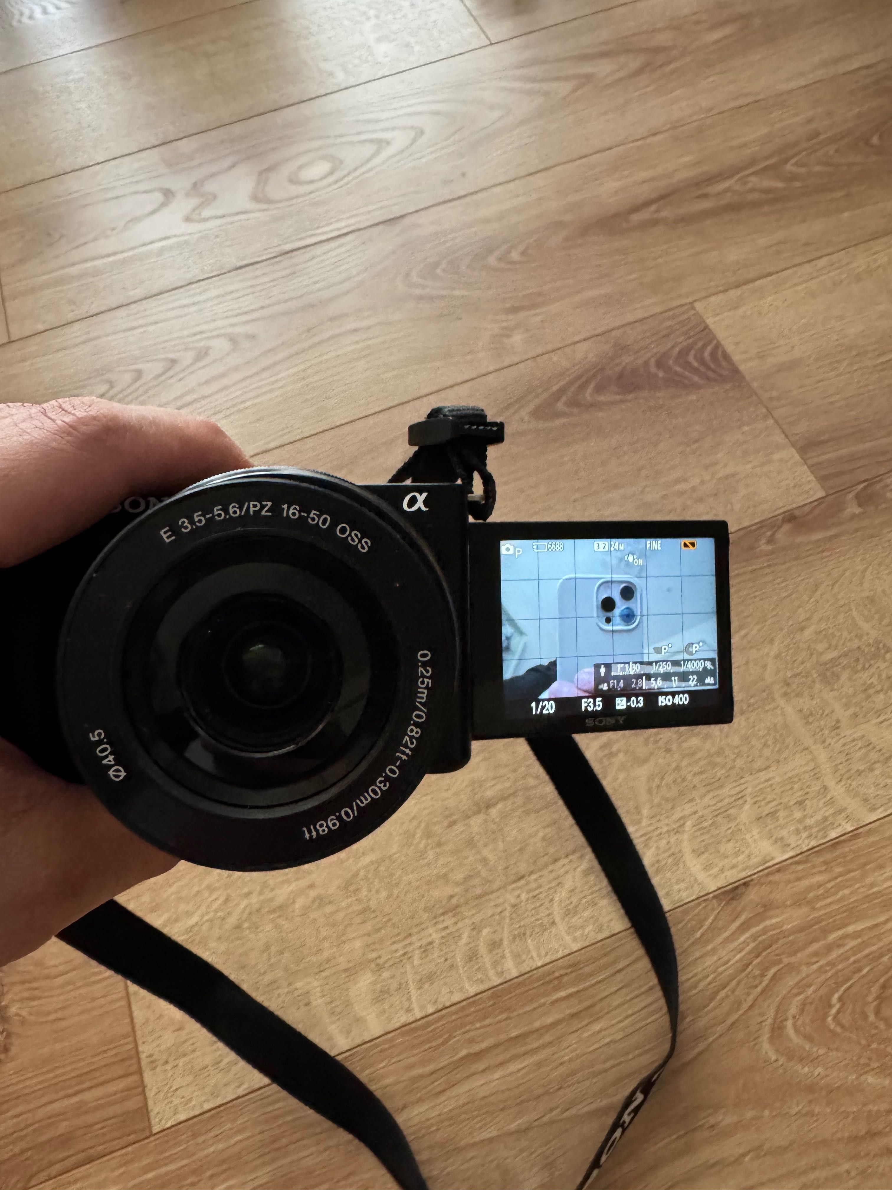 SONY zv-e10 + статив, обектив, бърза 128Gb и Rode wireless go 2 single