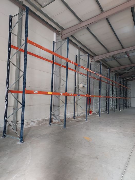 Vând rafturi metalice la super preț