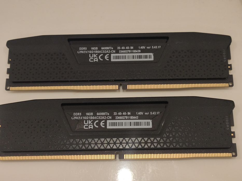 Продаю или обменяю ОЗУ 32 Гбайт памяти DDR5 Corsair 6400 Мгц 16g×2