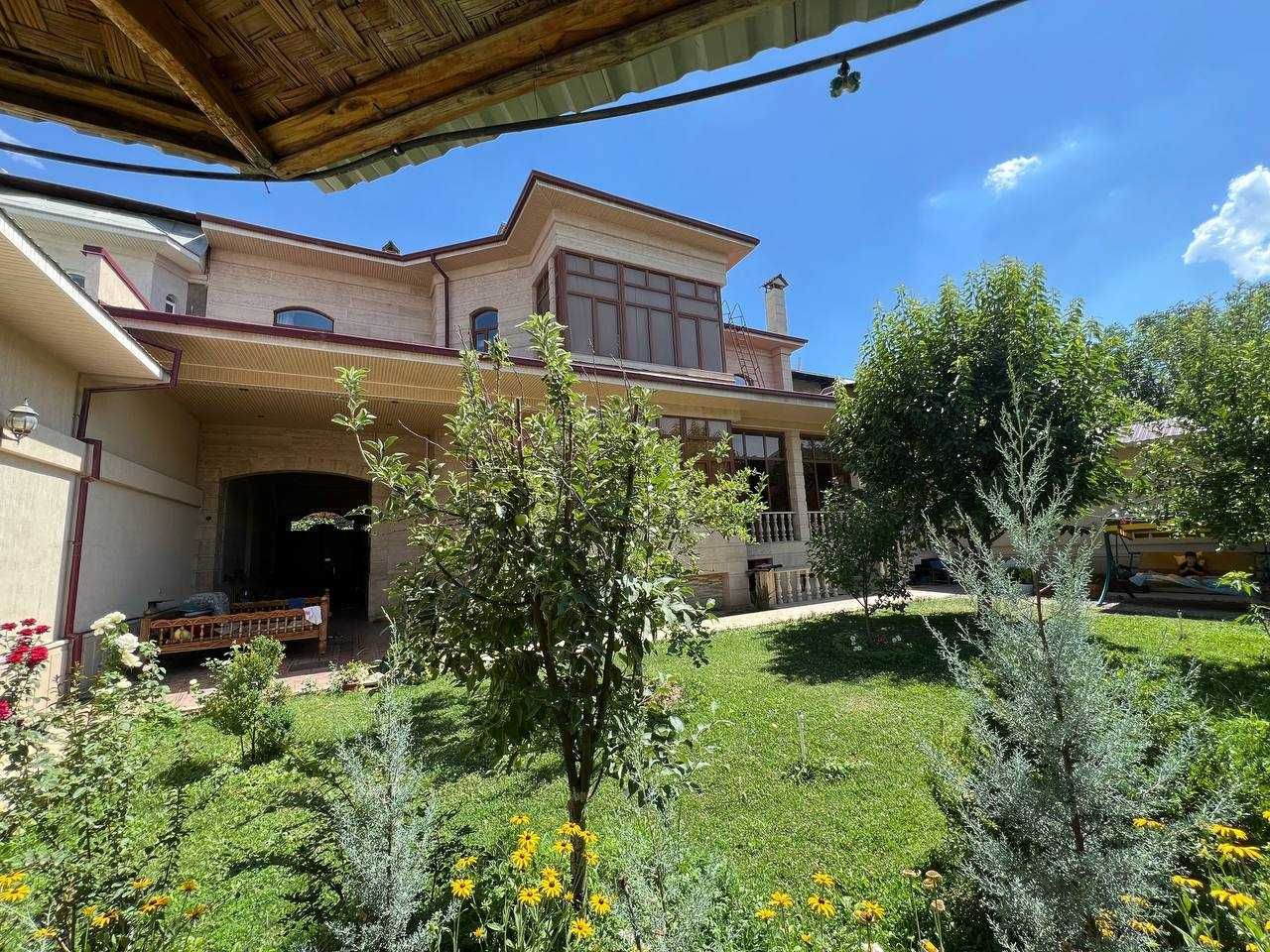 Uchastka uy sotiladi 6 sotok Yunusobod, Registon 4 qavat. 10 xona