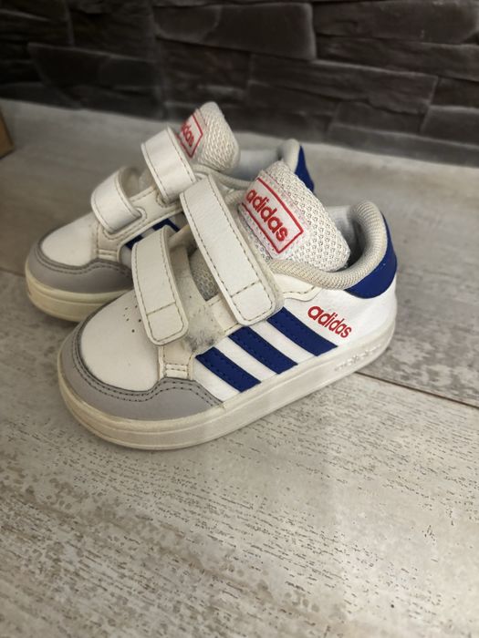 Различни номера маратонки и сандали Adidas Puma Crocs Беко Pablosky